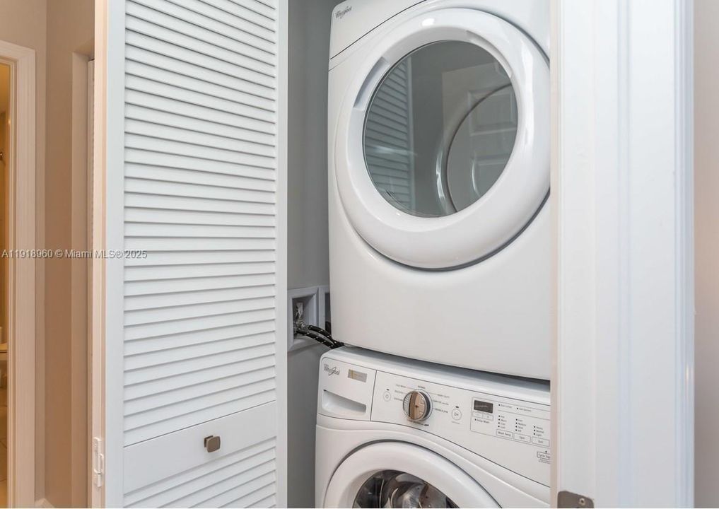 В аренду: $3,013 (1 спален, 1 ванн, 352663 Квадратных фут)