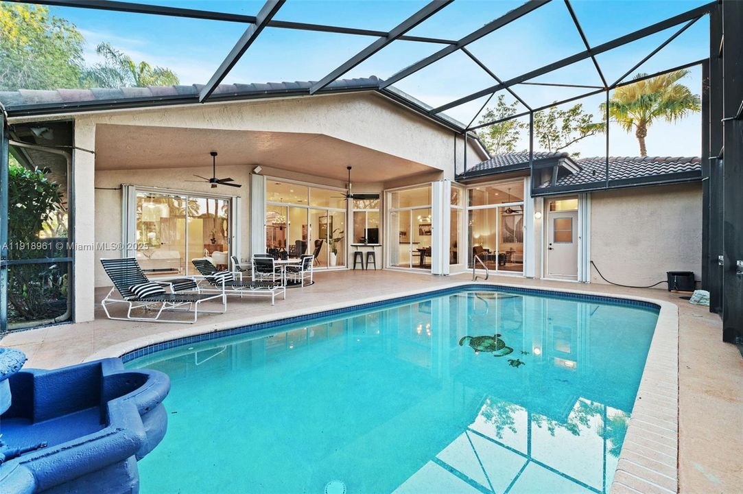 合同活跃: $1,099,000 (4 贝兹, 3 浴室, 2359 平方英尺)