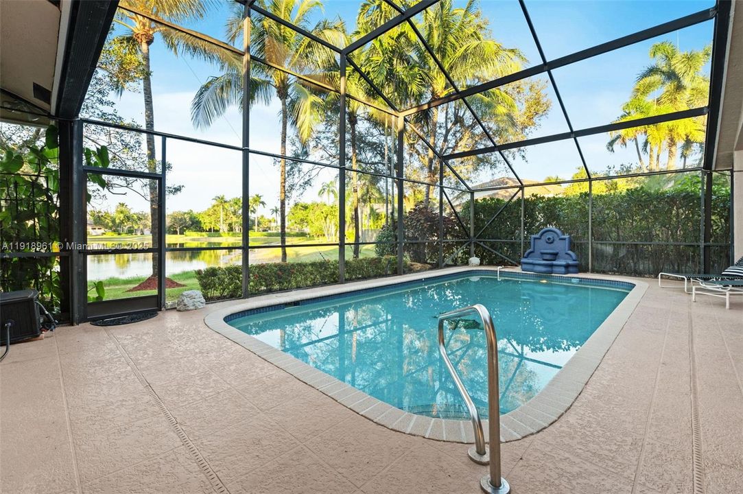 合同活跃: $1,099,000 (4 贝兹, 3 浴室, 2359 平方英尺)