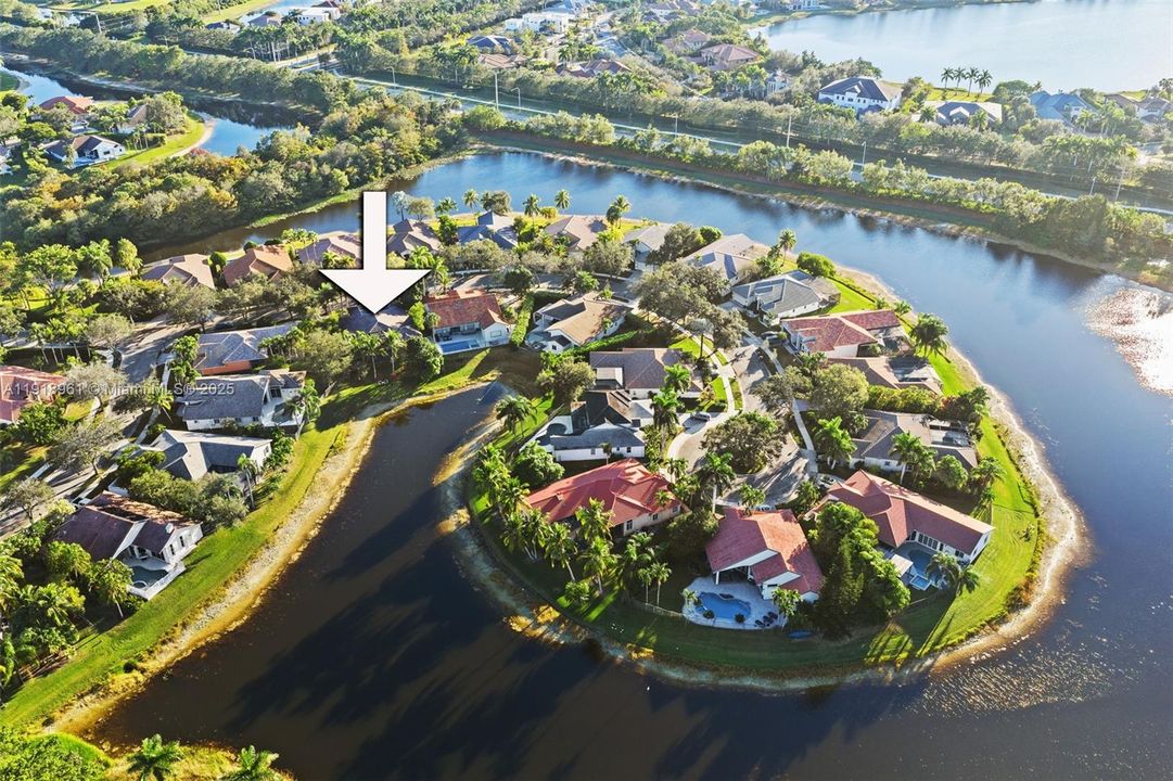 合同活跃: $1,099,000 (4 贝兹, 3 浴室, 2359 平方英尺)