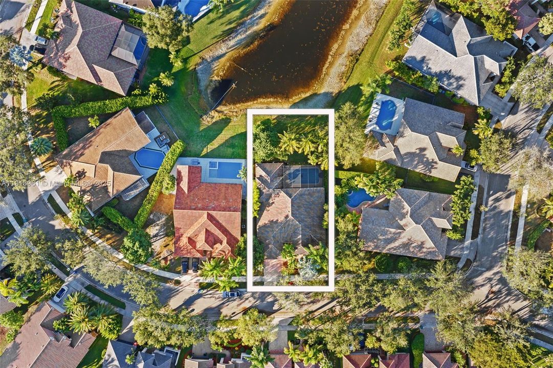 合同活跃: $1,099,000 (4 贝兹, 3 浴室, 2359 平方英尺)