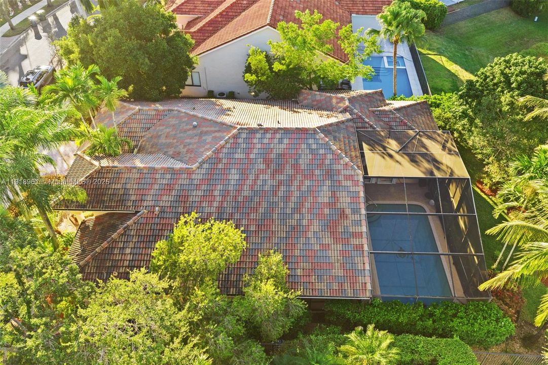 合同活跃: $1,099,000 (4 贝兹, 3 浴室, 2359 平方英尺)