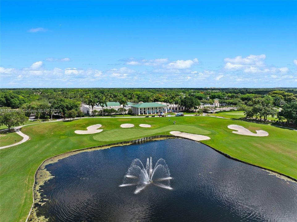 合同活跃: $1,099,000 (4 贝兹, 3 浴室, 2359 平方英尺)