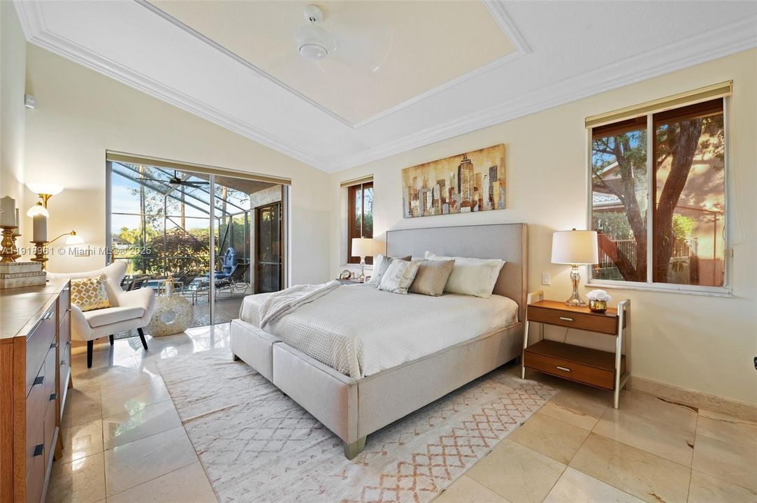 合同活跃: $1,099,000 (4 贝兹, 3 浴室, 2359 平方英尺)