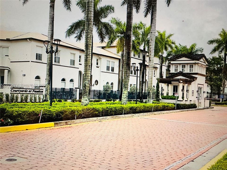 合同活跃: $365,000 (3 贝兹, 2 浴室, 1340 平方英尺)