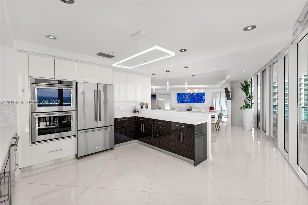 В аренду: $20,000 (3 спален, 2 ванн, 2390 Квадратных фут)