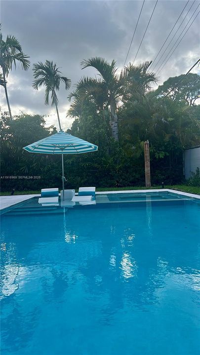 出租: $7,500 (3 贝兹, 1 浴室, 1221 平方英尺)