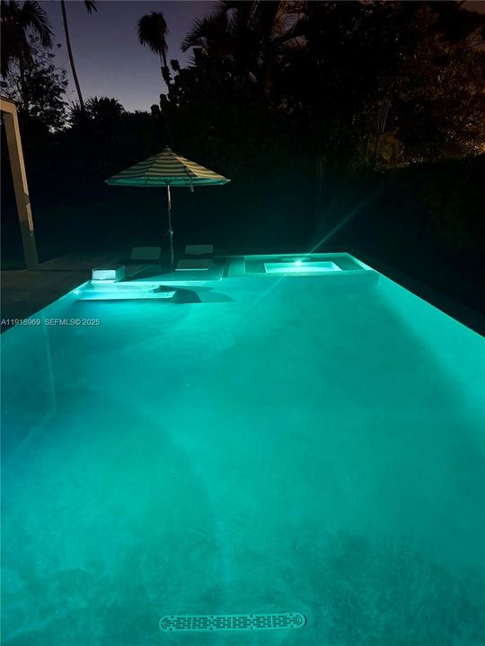 出租: $7,500 (3 贝兹, 1 浴室, 1221 平方英尺)