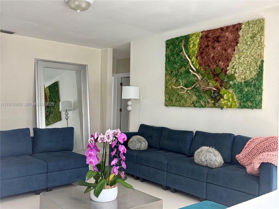 出租: $7,500 (3 贝兹, 1 浴室, 1221 平方英尺)