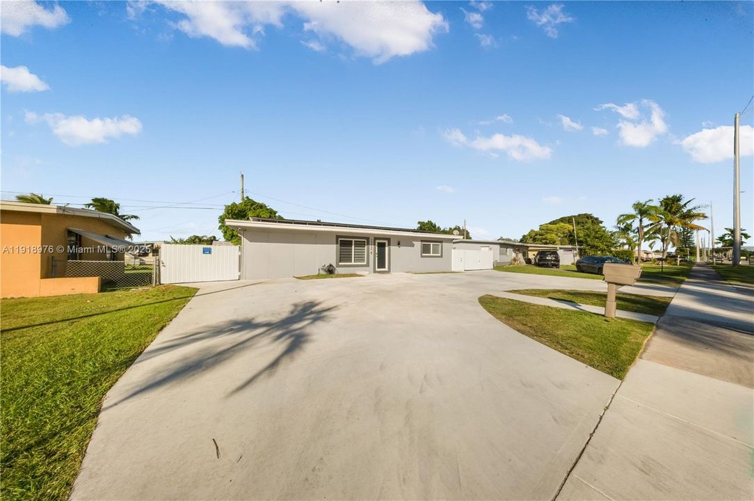 Active With Contract: $510,000 (2 beds, 1 baths, 1131 Square Feet)