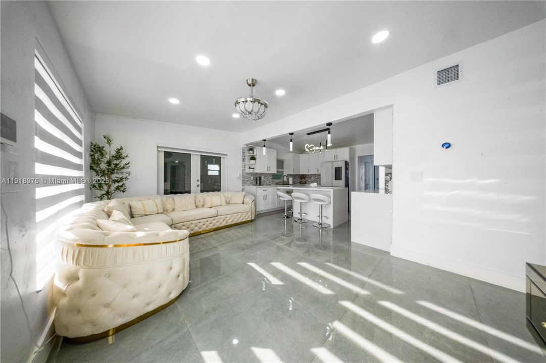 Active With Contract: $510,000 (2 beds, 1 baths, 1131 Square Feet)