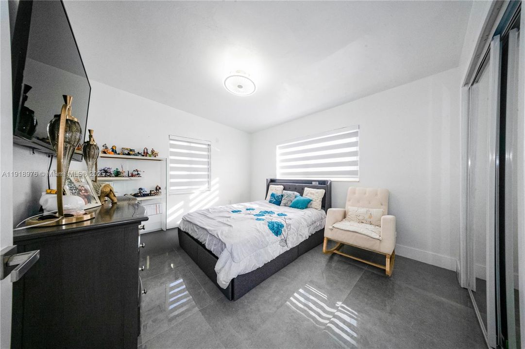 Active With Contract: $510,000 (2 beds, 1 baths, 1131 Square Feet)