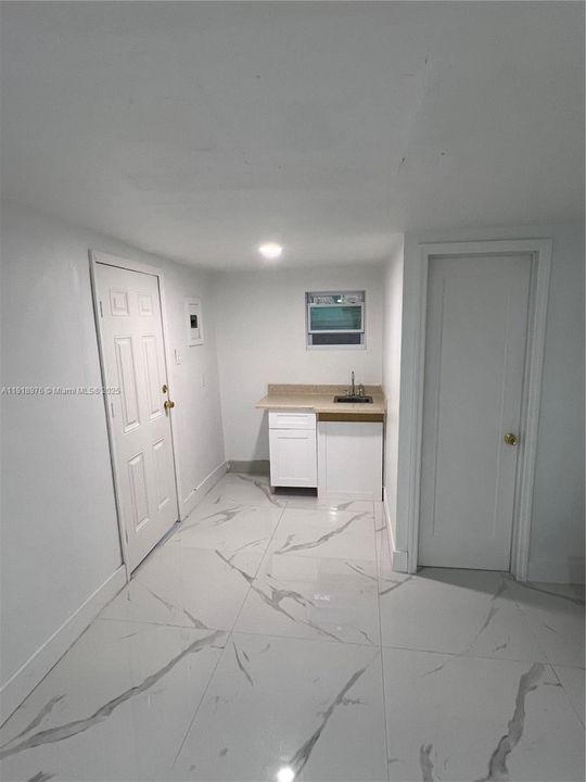 Active With Contract: $510,000 (2 beds, 1 baths, 1131 Square Feet)