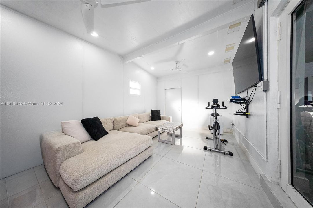 Active With Contract: $510,000 (2 beds, 1 baths, 1131 Square Feet)