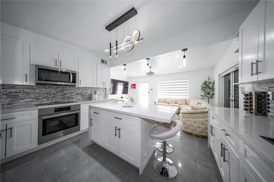 Active With Contract: $510,000 (2 beds, 1 baths, 1131 Square Feet)