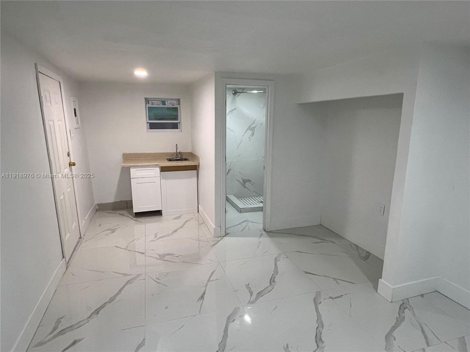 Active With Contract: $510,000 (2 beds, 1 baths, 1131 Square Feet)