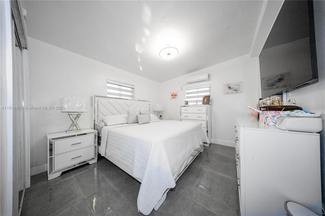 Active With Contract: $510,000 (2 beds, 1 baths, 1131 Square Feet)