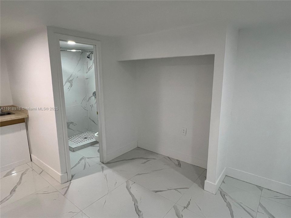 Active With Contract: $510,000 (2 beds, 1 baths, 1131 Square Feet)