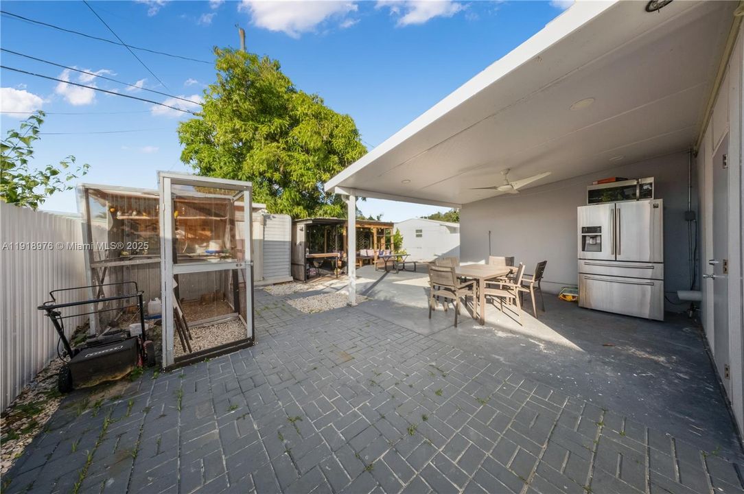 Active With Contract: $510,000 (2 beds, 1 baths, 1131 Square Feet)