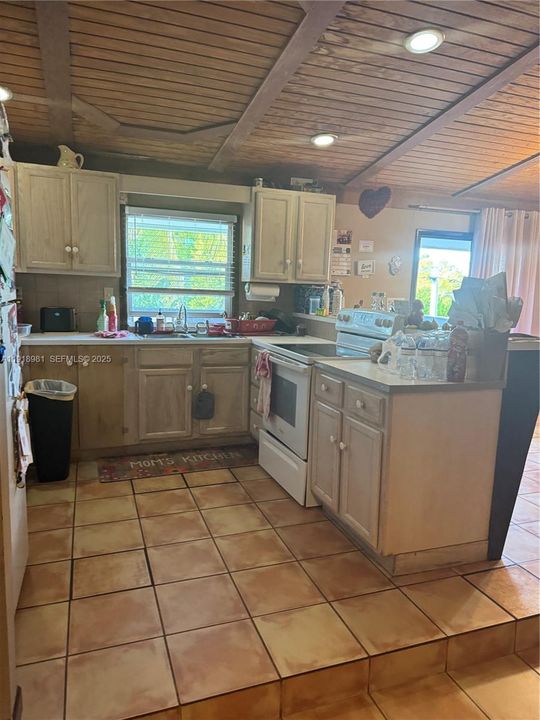 En Venta: $1,450,000 (7 camas, 4 baños, 2699 Pies cuadrados)