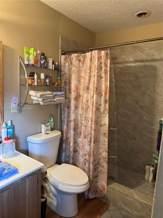 En Venta: $1,450,000 (7 camas, 4 baños, 2699 Pies cuadrados)