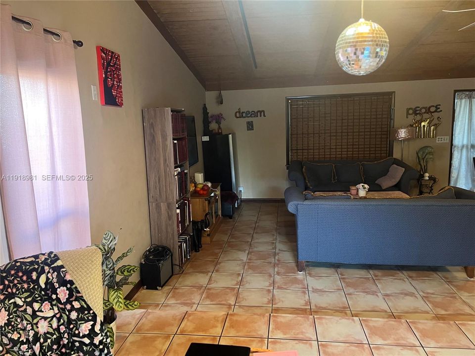 En Venta: $1,450,000 (7 camas, 4 baños, 2699 Pies cuadrados)