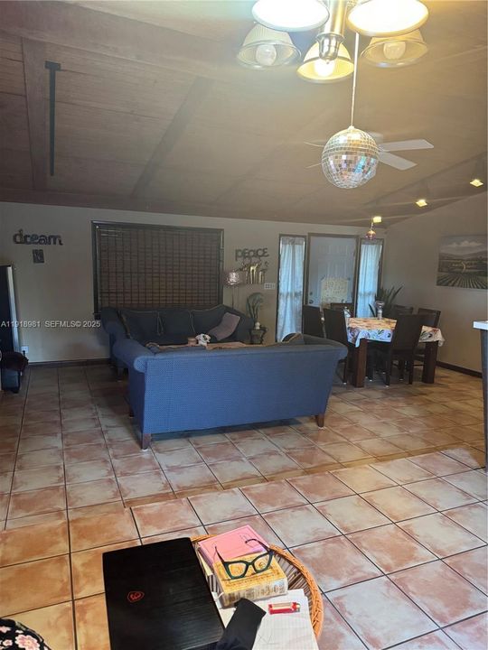 En Venta: $1,450,000 (7 camas, 4 baños, 2699 Pies cuadrados)