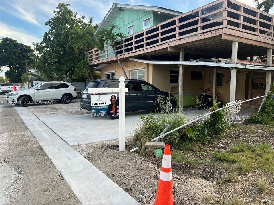 En Venta: $1,450,000 (7 camas, 4 baños, 2699 Pies cuadrados)