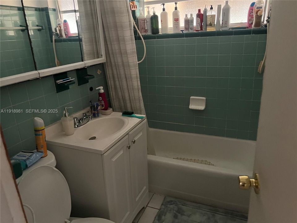 En Venta: $1,450,000 (7 camas, 4 baños, 2699 Pies cuadrados)