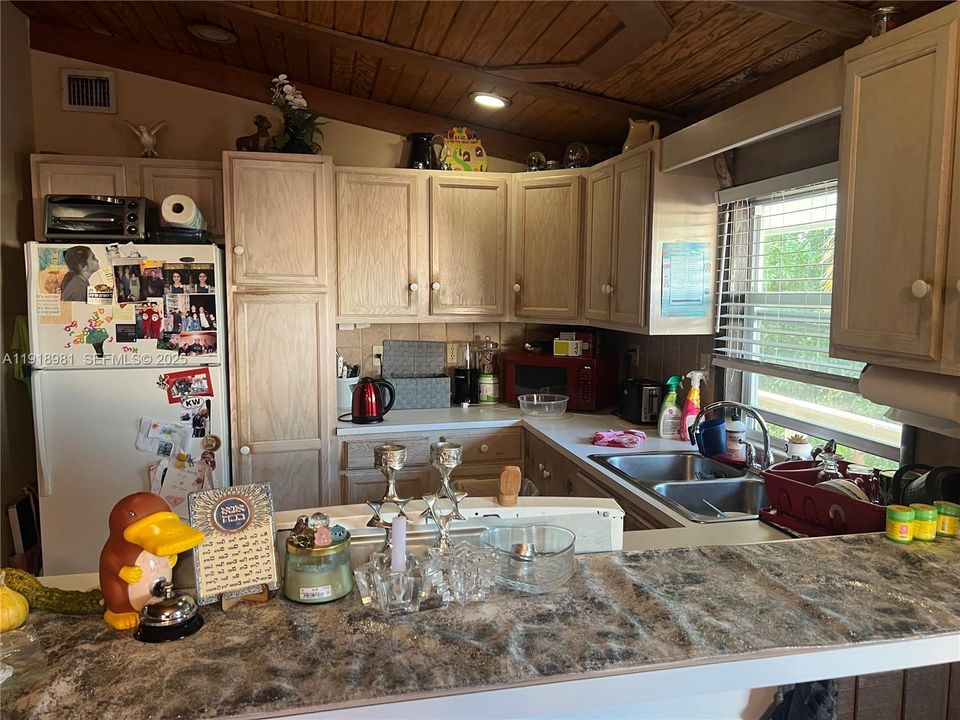 En Venta: $1,450,000 (7 camas, 4 baños, 2699 Pies cuadrados)