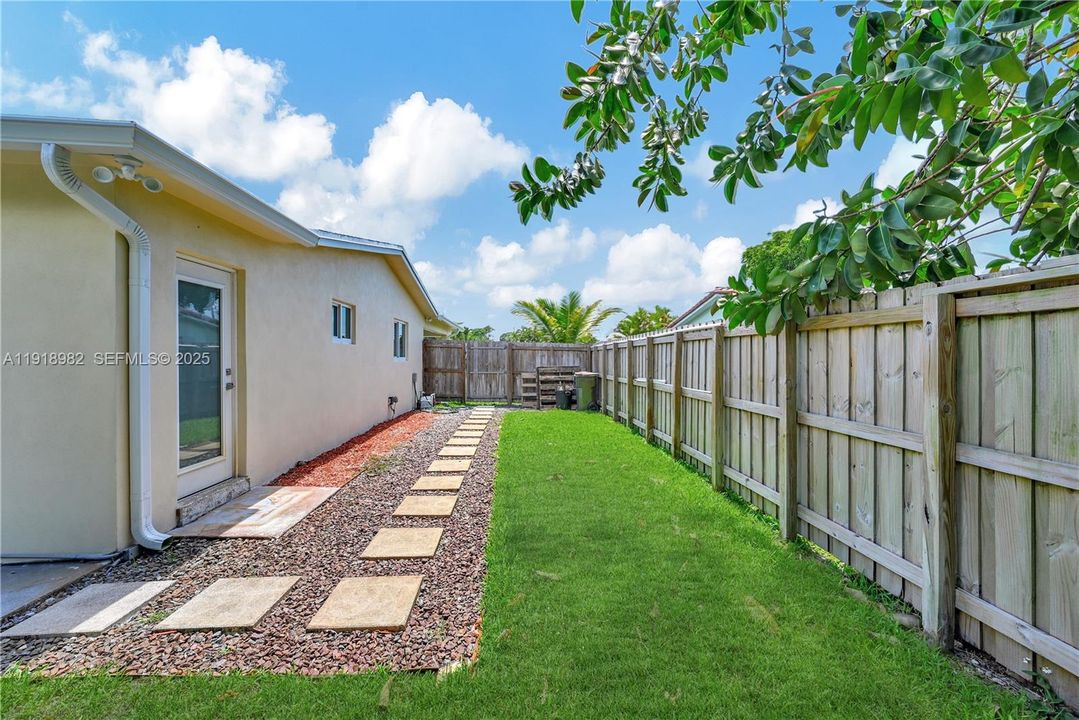 待售: $715,000 (3 贝兹, 2 浴室, 1152 平方英尺)