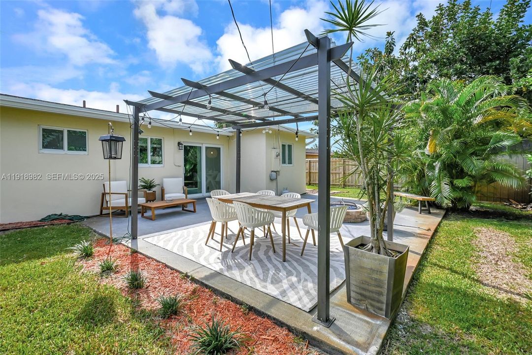 待售: $715,000 (3 贝兹, 2 浴室, 1152 平方英尺)