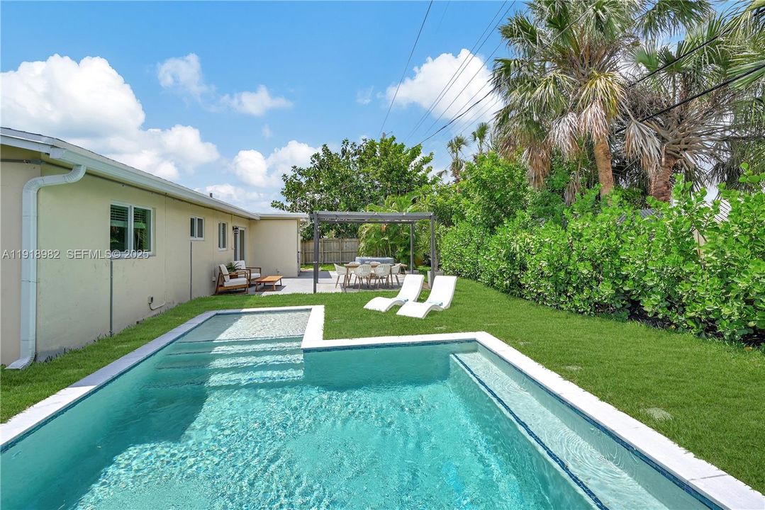 待售: $715,000 (3 贝兹, 2 浴室, 1152 平方英尺)