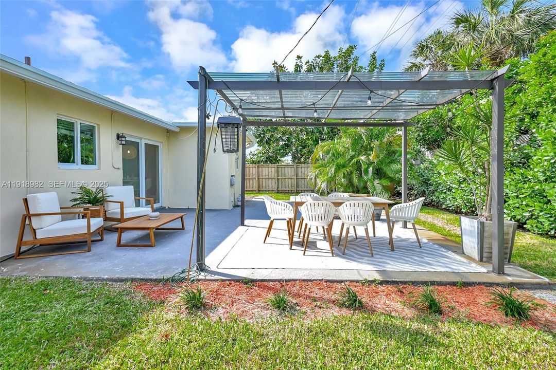 待售: $715,000 (3 贝兹, 2 浴室, 1152 平方英尺)