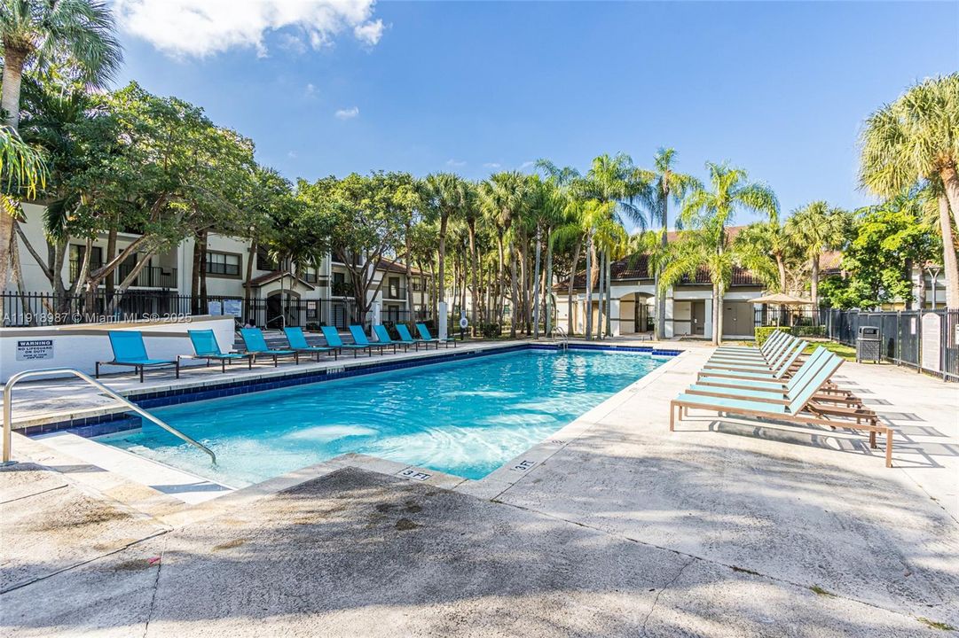 待售: $320,000 (2 贝兹, 2 浴室, 1060 平方英尺)