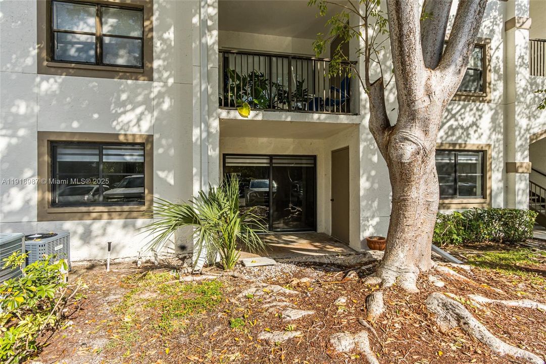 待售: $320,000 (2 贝兹, 2 浴室, 1060 平方英尺)