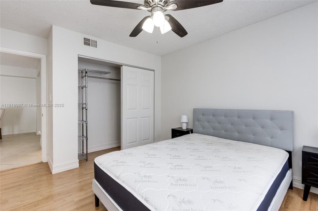 待售: $320,000 (2 贝兹, 2 浴室, 1060 平方英尺)