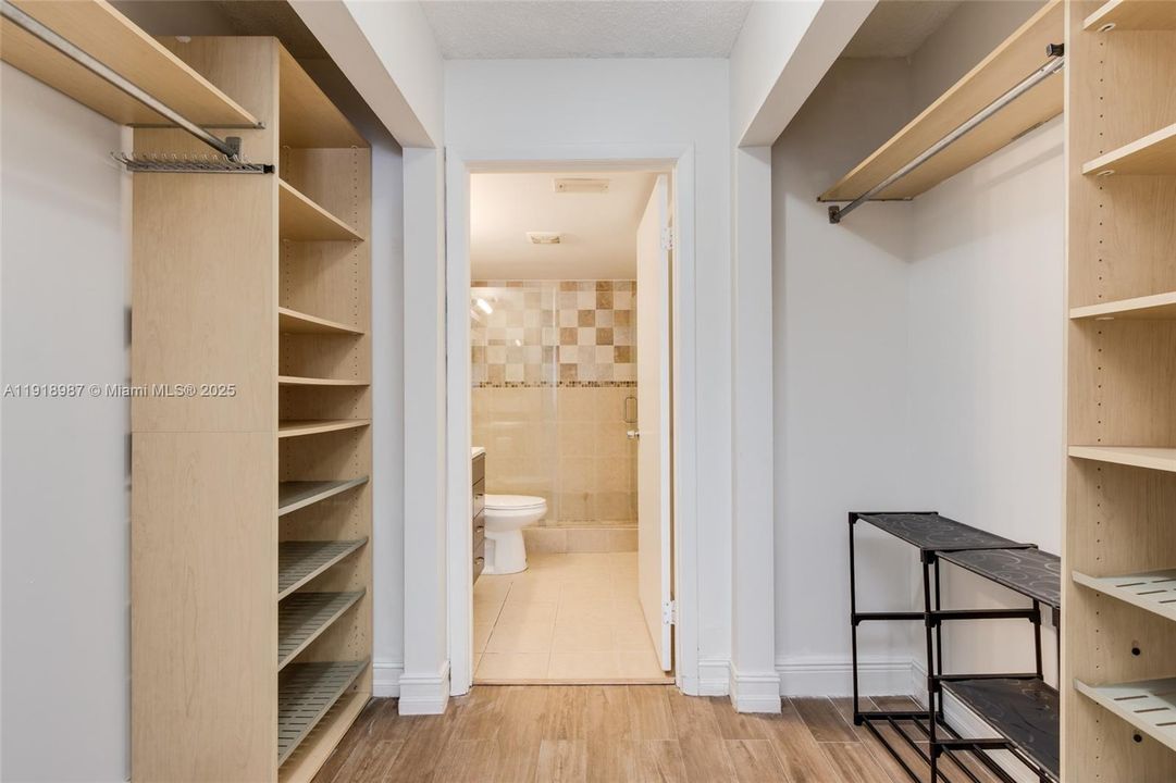 待售: $320,000 (2 贝兹, 2 浴室, 1060 平方英尺)