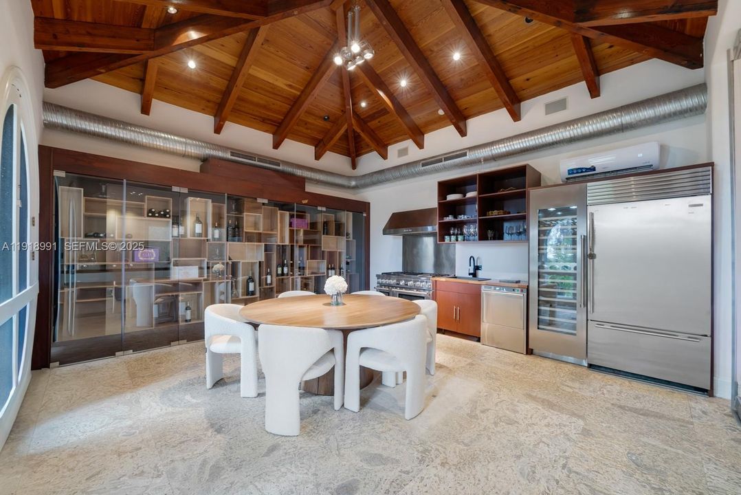 В аренду: $70,000 (6 спален, 6 ванн, 9209 Квадратных фут)