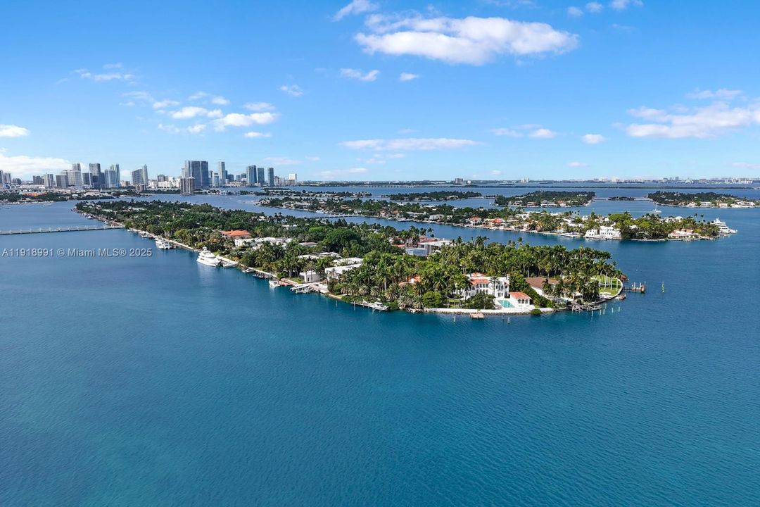 В аренду: $79,500 (6 спален, 6 ванн, 9209 Квадратных фут)