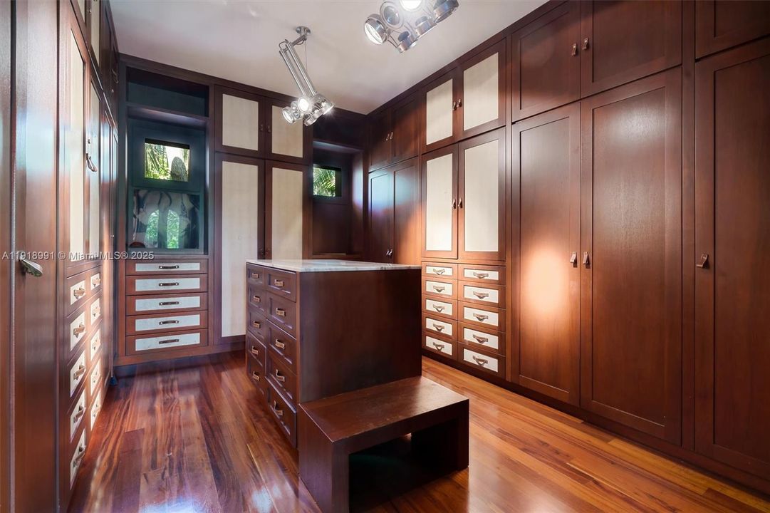 В аренду: $79,500 (6 спален, 6 ванн, 9209 Квадратных фут)