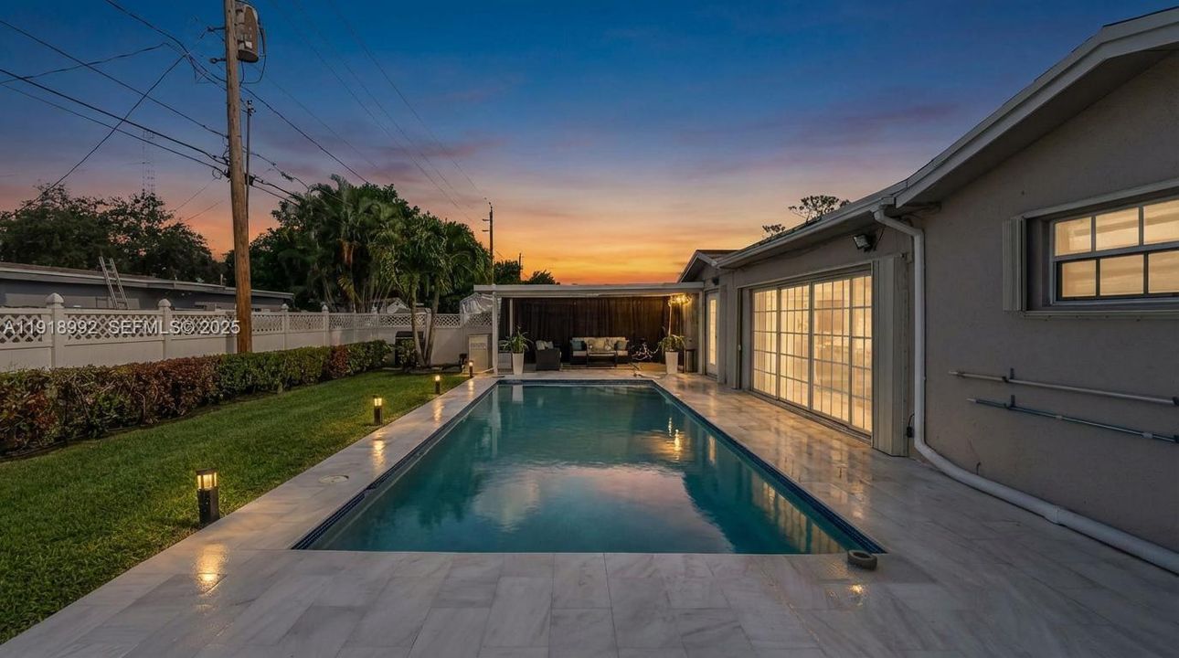 En Venta: $630,000 (4 camas, 2 baños, 1999 Pies cuadrados)