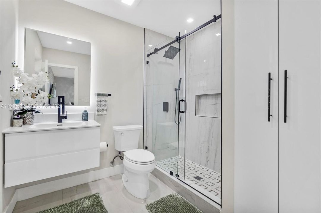 En Venta: $630,000 (4 camas, 2 baños, 1999 Pies cuadrados)