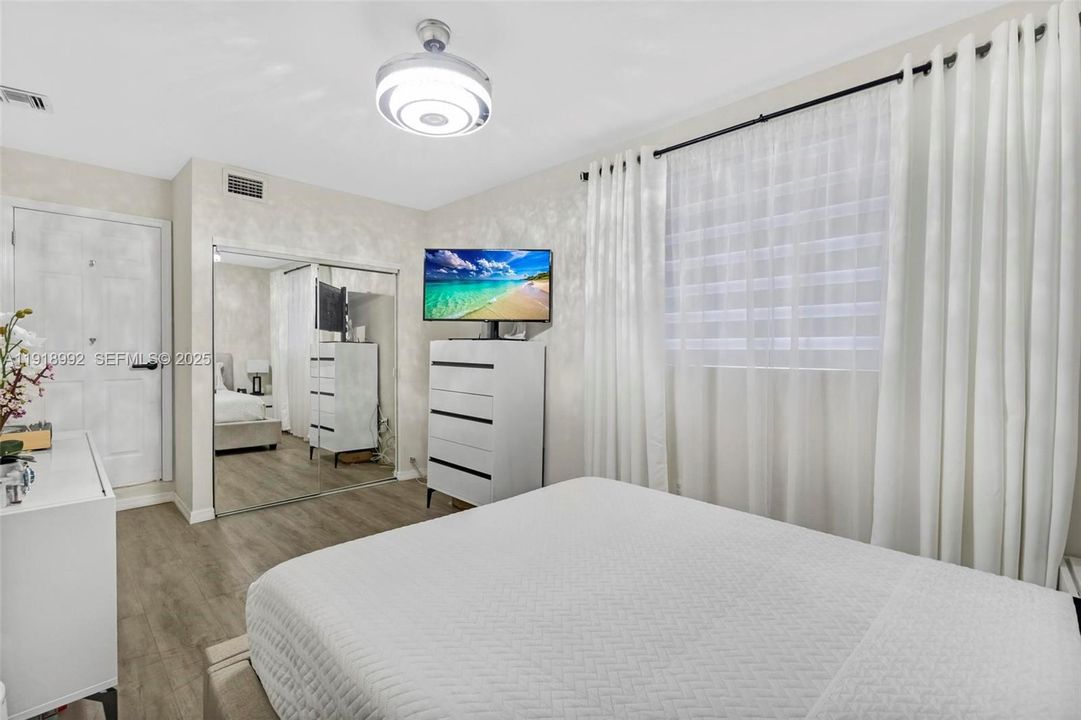 En Venta: $630,000 (4 camas, 2 baños, 1999 Pies cuadrados)