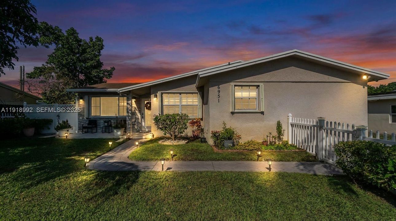 En Venta: $630,000 (4 camas, 2 baños, 1999 Pies cuadrados)