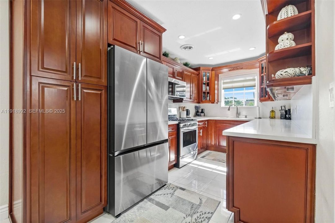 En Venta: $630,000 (4 camas, 2 baños, 1999 Pies cuadrados)