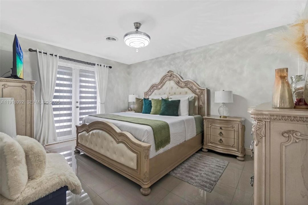 En Venta: $630,000 (4 camas, 2 baños, 1999 Pies cuadrados)