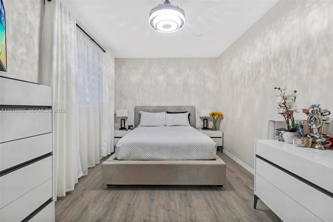 En Venta: $630,000 (4 camas, 2 baños, 1999 Pies cuadrados)