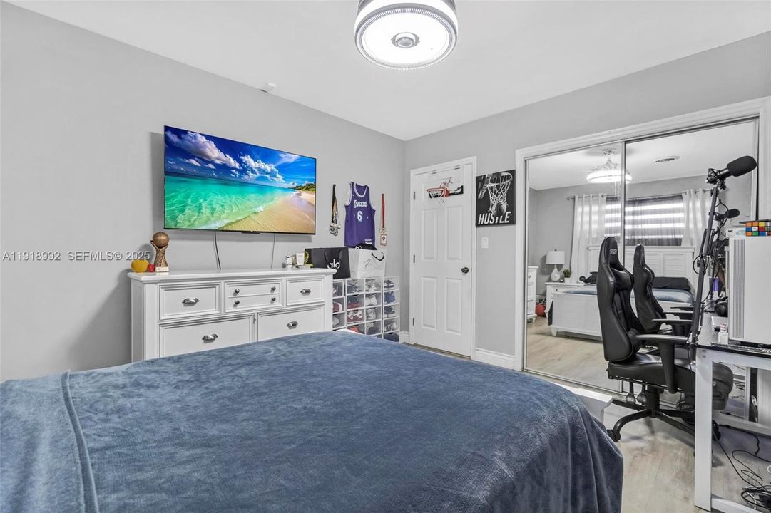 En Venta: $630,000 (4 camas, 2 baños, 1999 Pies cuadrados)