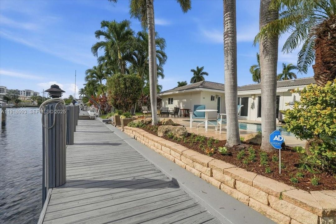 For Sale: $2,150,000 (3 beds, 2 baths, 2168 Square Feet)